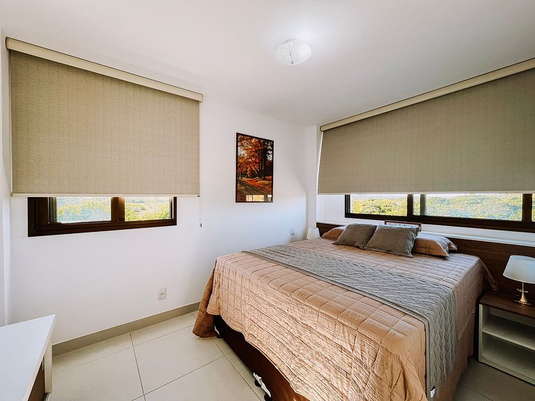 Apto 3/4 com Varanda e Vista para o Lago e Mar