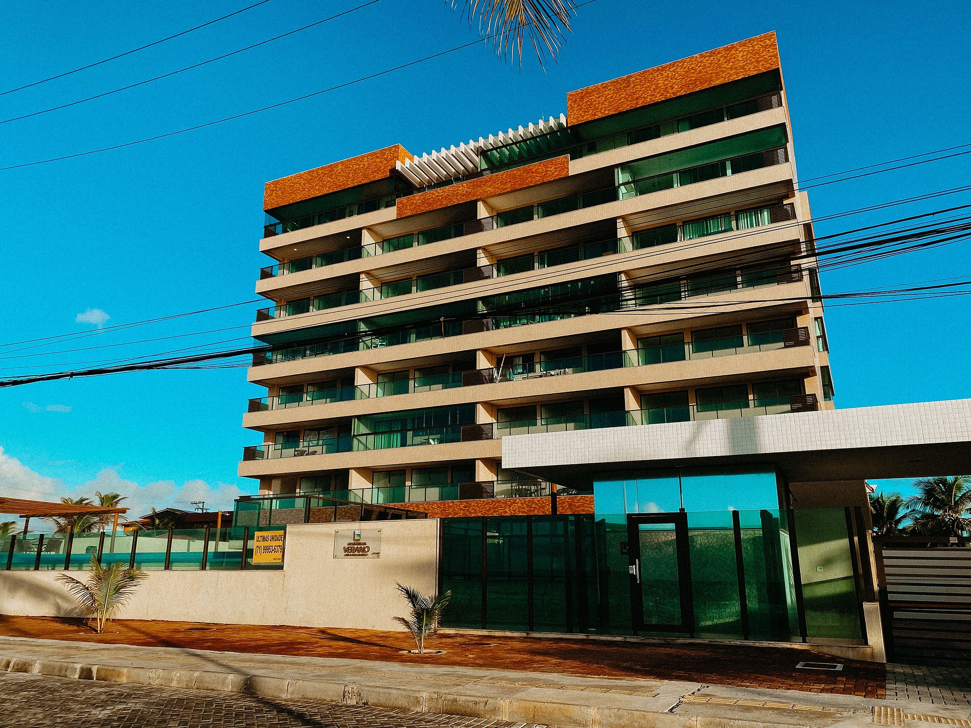 Fachada do condomínio Verano, Praia do Flamengo, Salvador