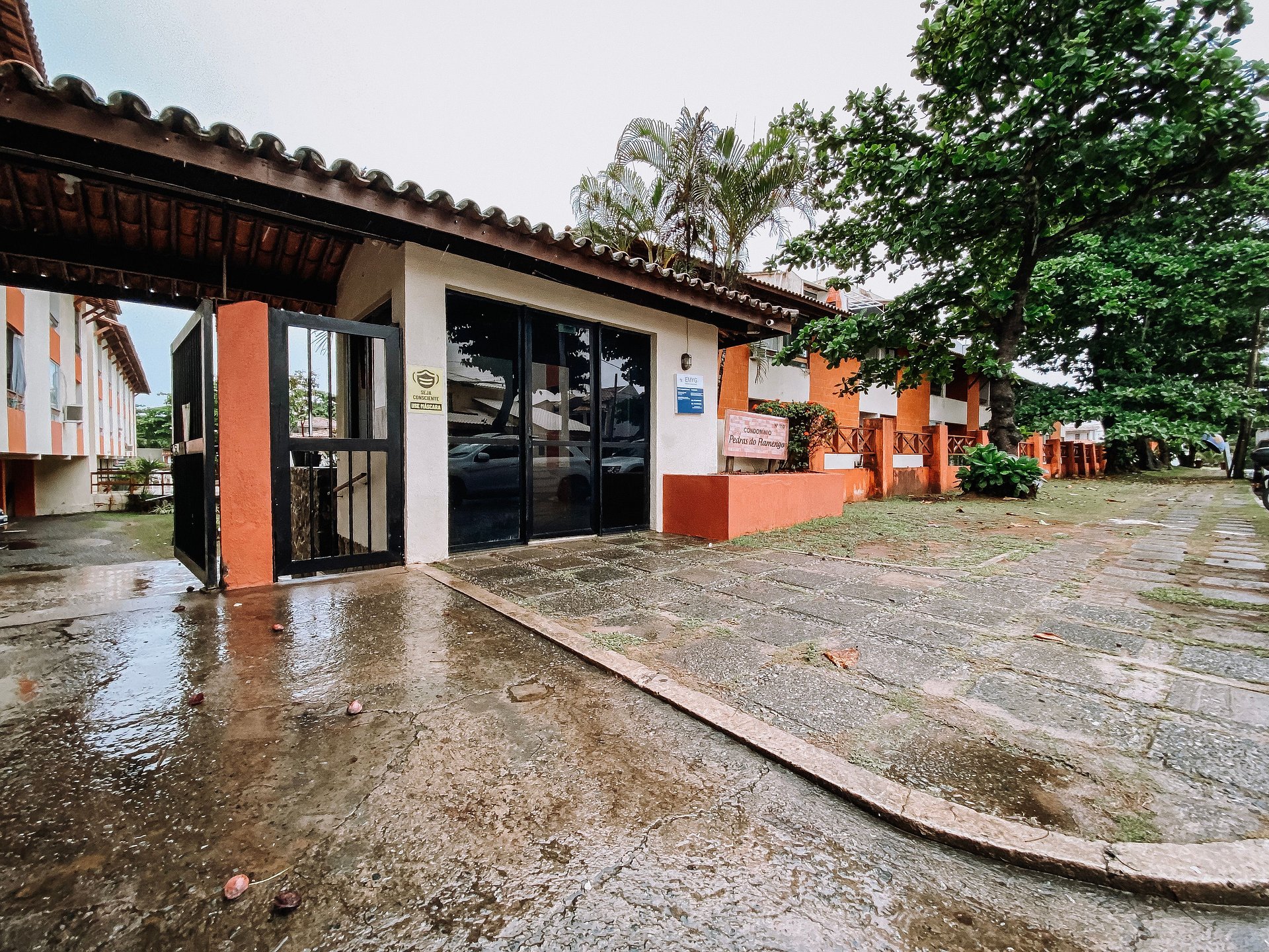 Fachada do condomínio Pedras do Flamengo, Praia do Flamengo, Salvador